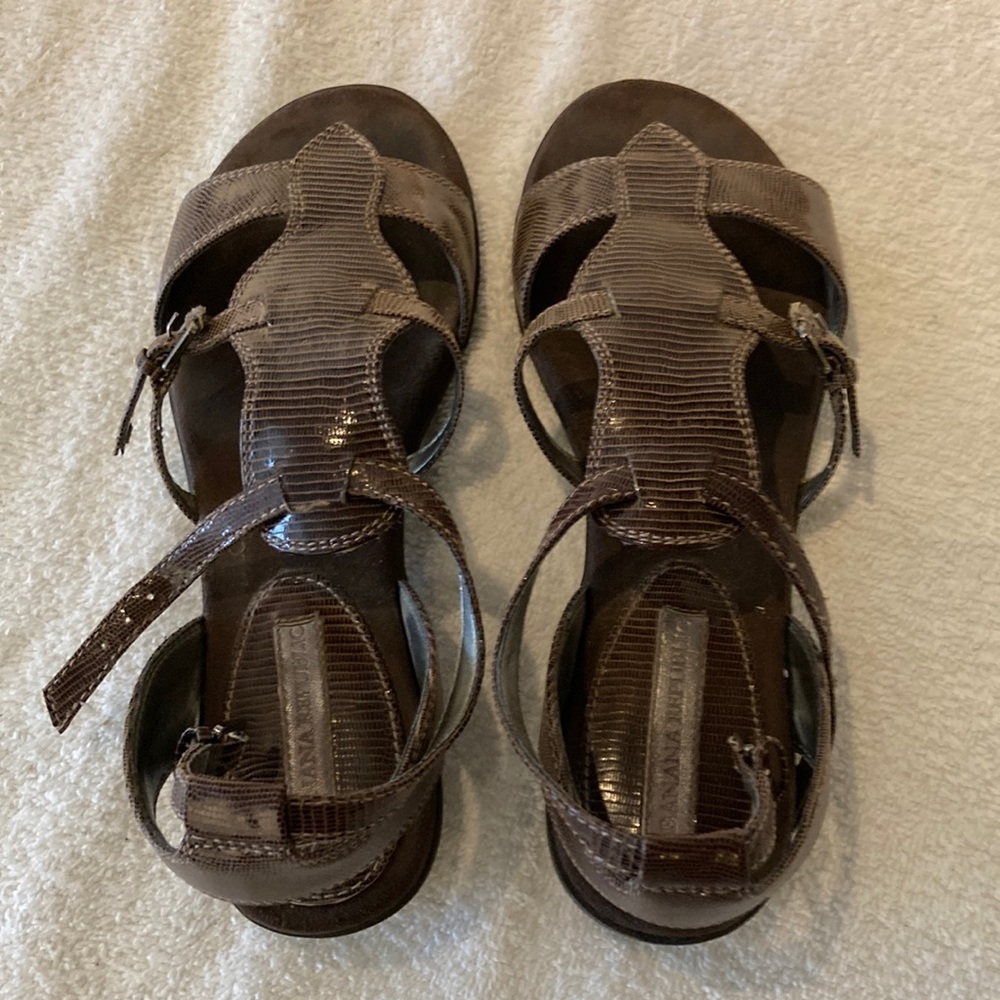 Banana republic brown leather sandals, size 7 1/2
